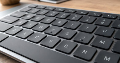 Warum haben F und J auf der Tastatur kleine Erhebungen?