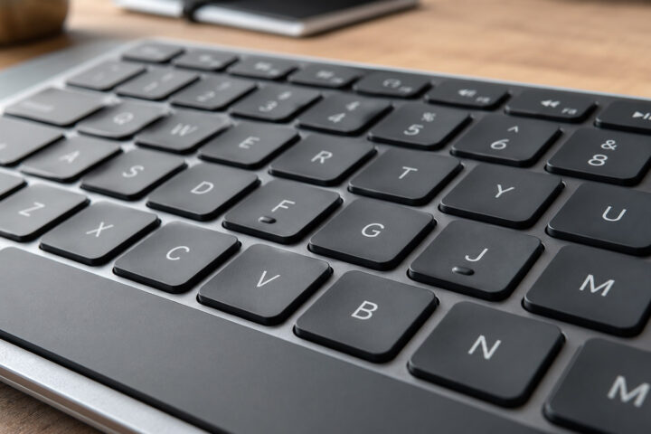 Warum haben F und J auf der Tastatur kleine Erhebungen?